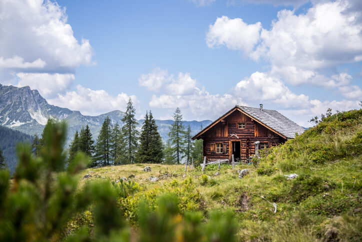 drewniany domek w górach