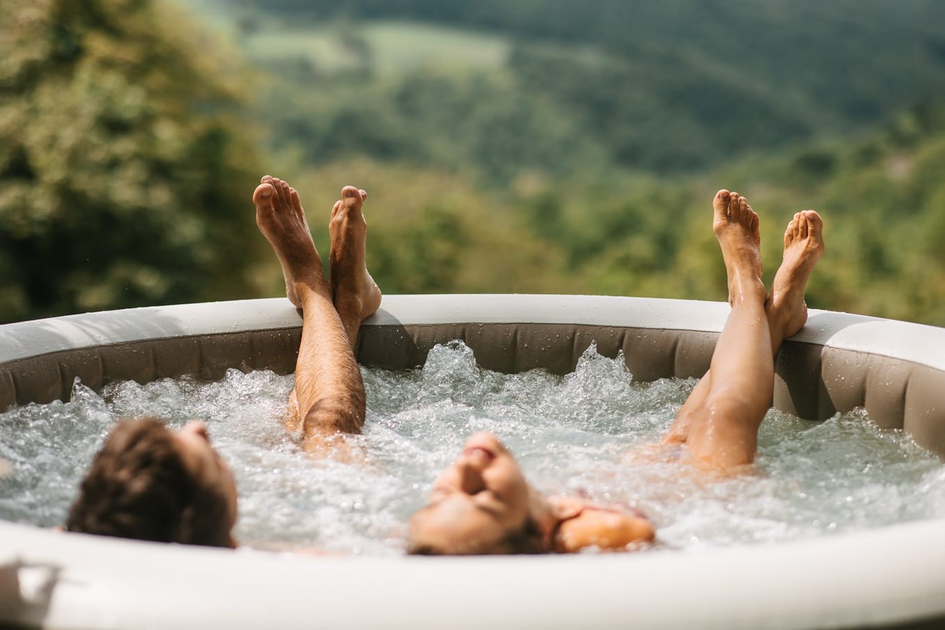 Regeneracja po szlaku: jak zaplanować jacuzzi i saunę dla grupy do 15 osób